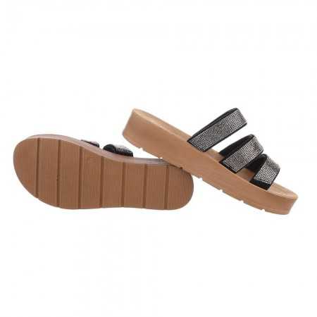 Prenez du style avec ces magnifiques chaussures sandales à platform strass.
