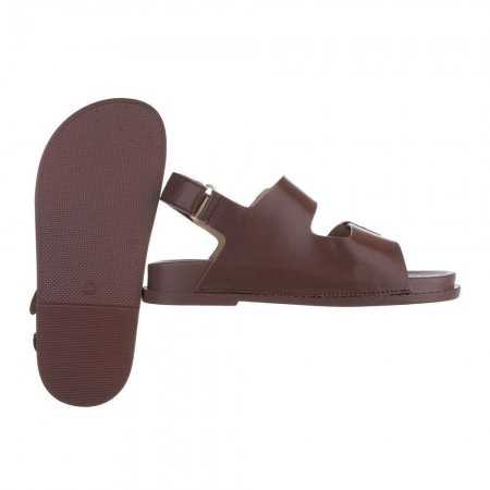Magnifique chaussures sandales à platform avec lanières et boucles. Sandales ultra légère et confort de marche.