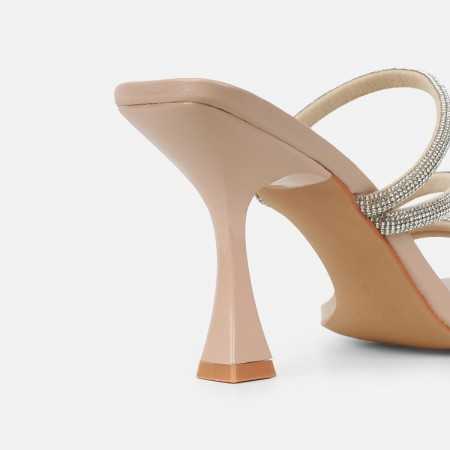 Sublimes chaussures ultra glamour mules avec lanières en strass. Hauteur du talon : 9,5 Cm