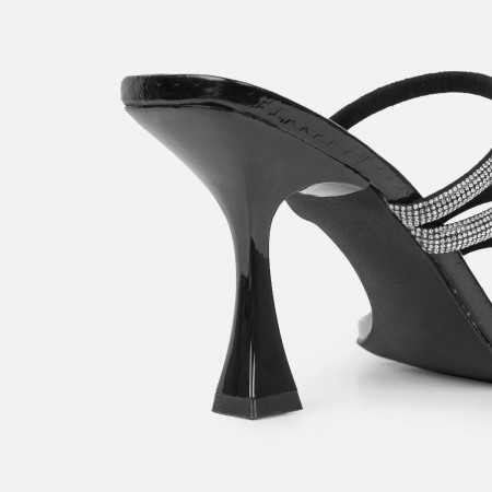 Sublimes chaussures ultra glamour mules avec lanières en strass.Hauteur du talon : 9,5 Cm
