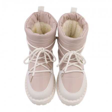 Magnifique chaussures pour femme bottines (boots) fourrées à lacets. Design spécial neige ! Prête pour le grand froid !