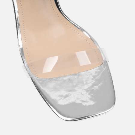 Chaussures femme sandales à lanière beige et transparence avec talon pyramide recouvert de strass.