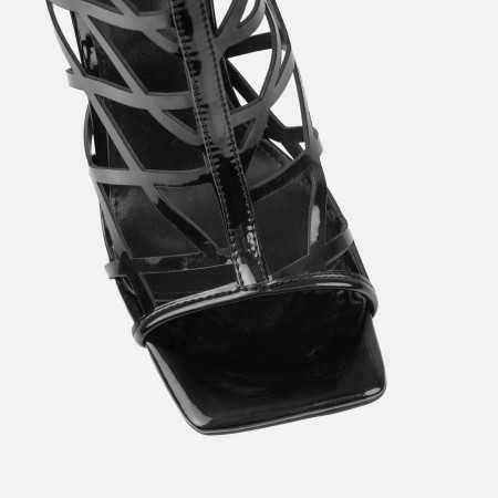 Chaussures pour femme style cage noir vernis. Idéale pour vos tenues de soirées et mariage.