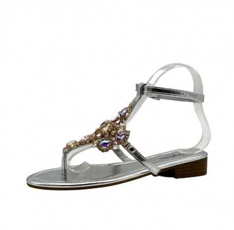 Ces magnifiques sandales bijoux sublimeront vos tenues d'été.