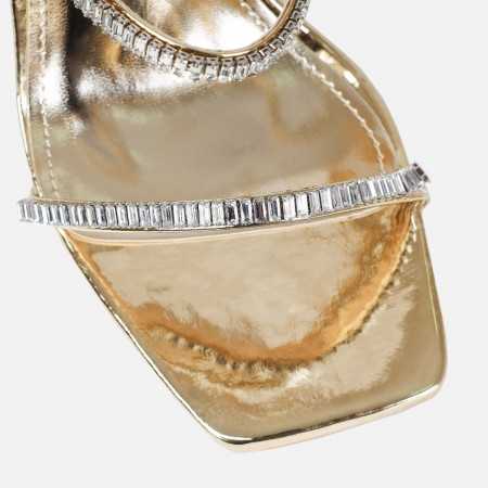 Magnifique chaussures pour femme avec talon aiguille et brides en strass.