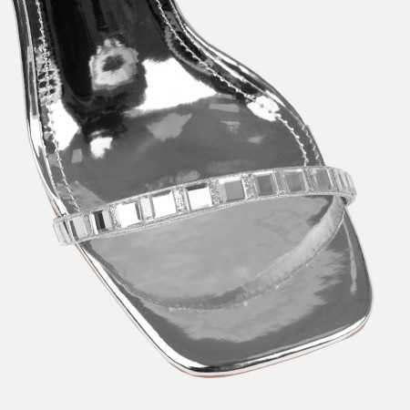 Magnifique chaussures sandales pour femme avec talon et lanière en strass, bride en plexi à la cheville pour un bon maintient.